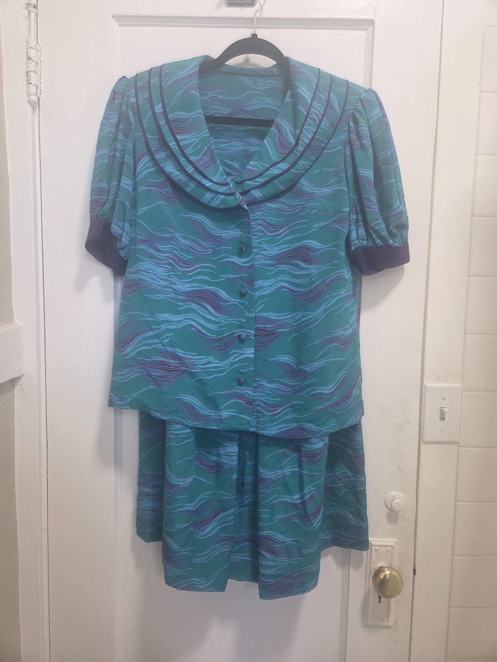 80s Vintage Wave Print Two-Piece Set with Dark Purple Trim